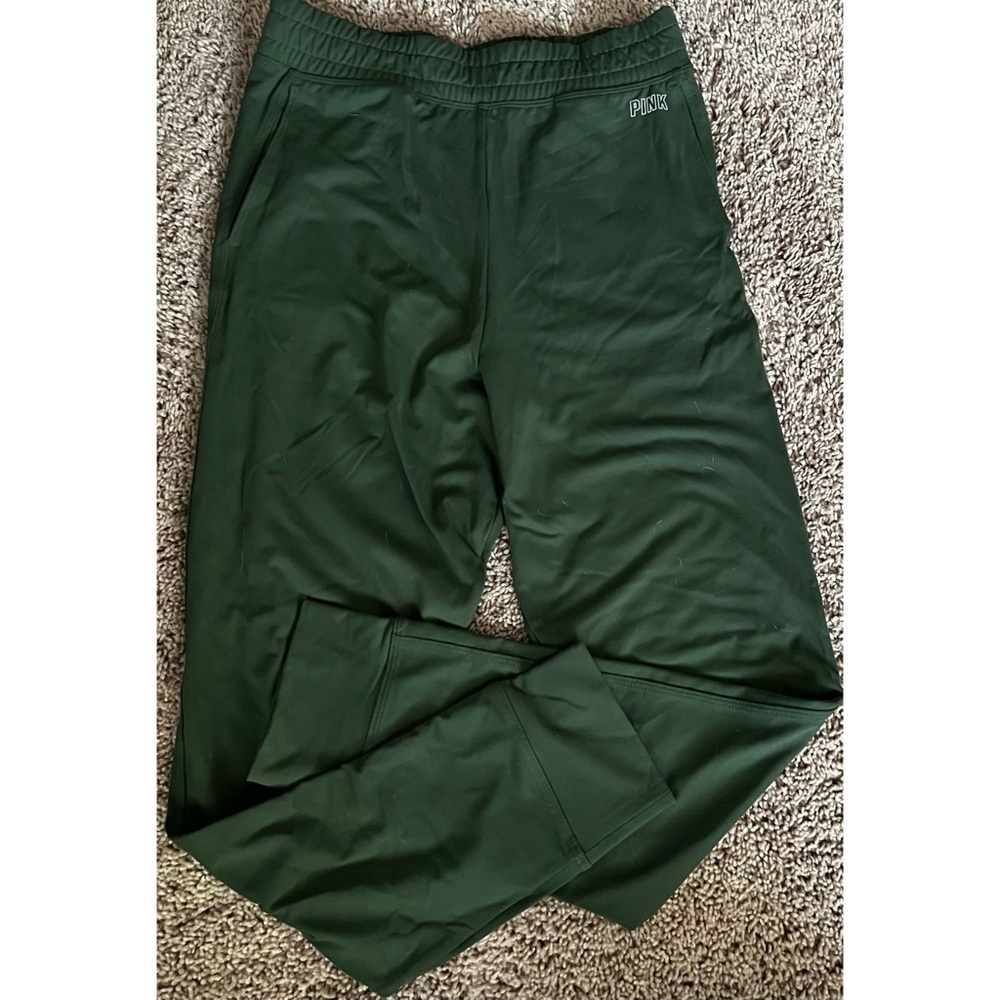 Green active leggings